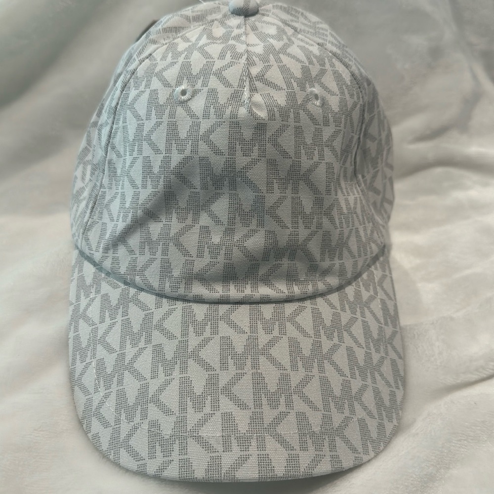NWT Michael Kors Signature fabric gray/black cap with adjustable back.